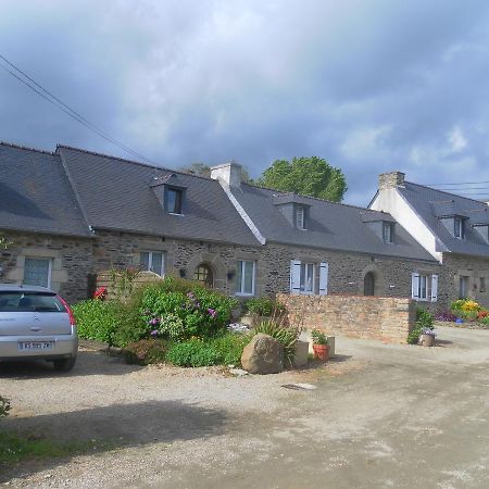 Les Gites De Kerroyal Garlan Esterno foto