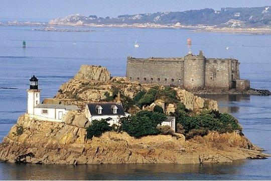 Les Gites De Kerroyal Garlan Esterno foto