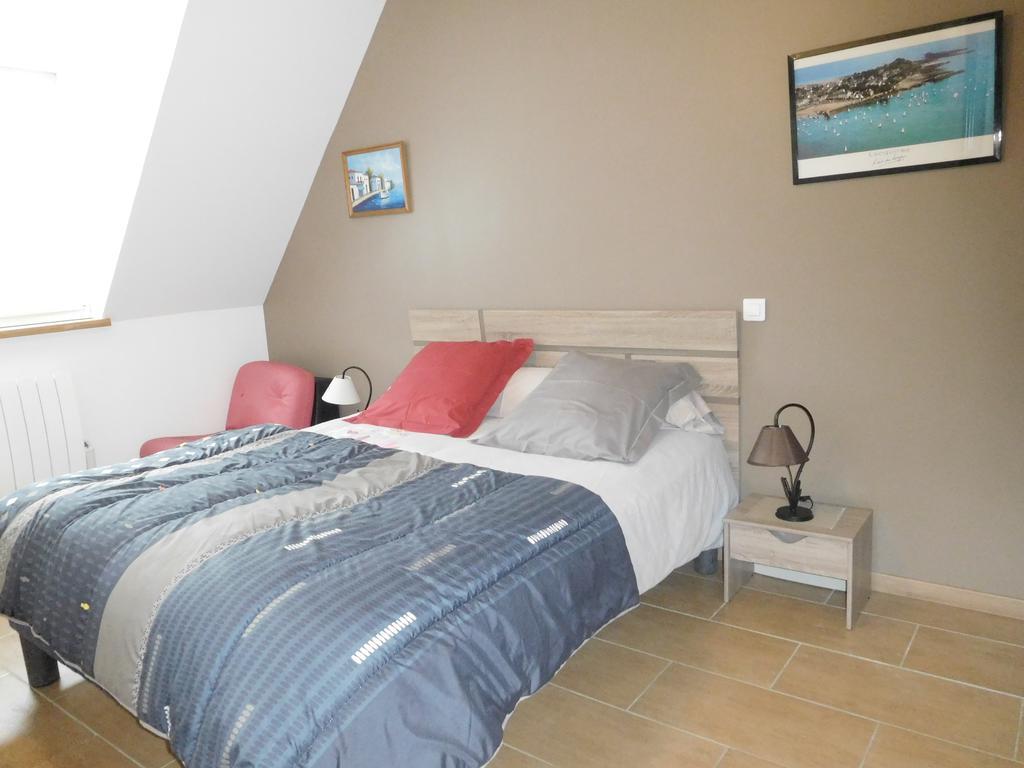 Les Gites De Kerroyal Garlan Esterno foto