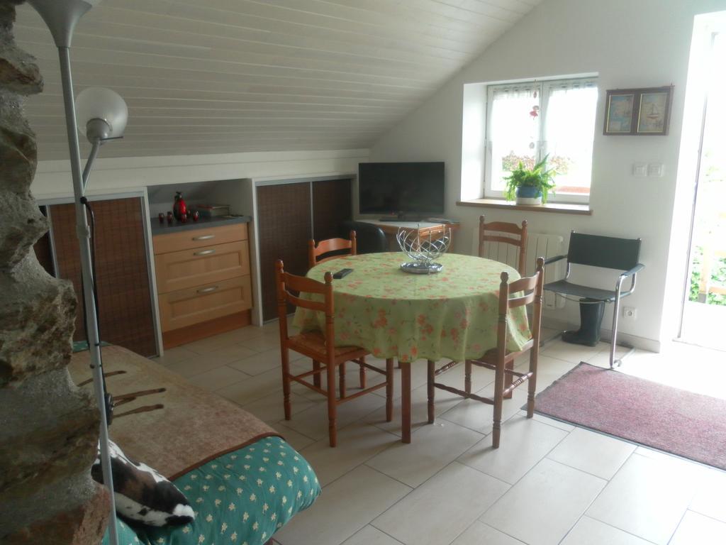 Les Gites De Kerroyal Garlan Esterno foto