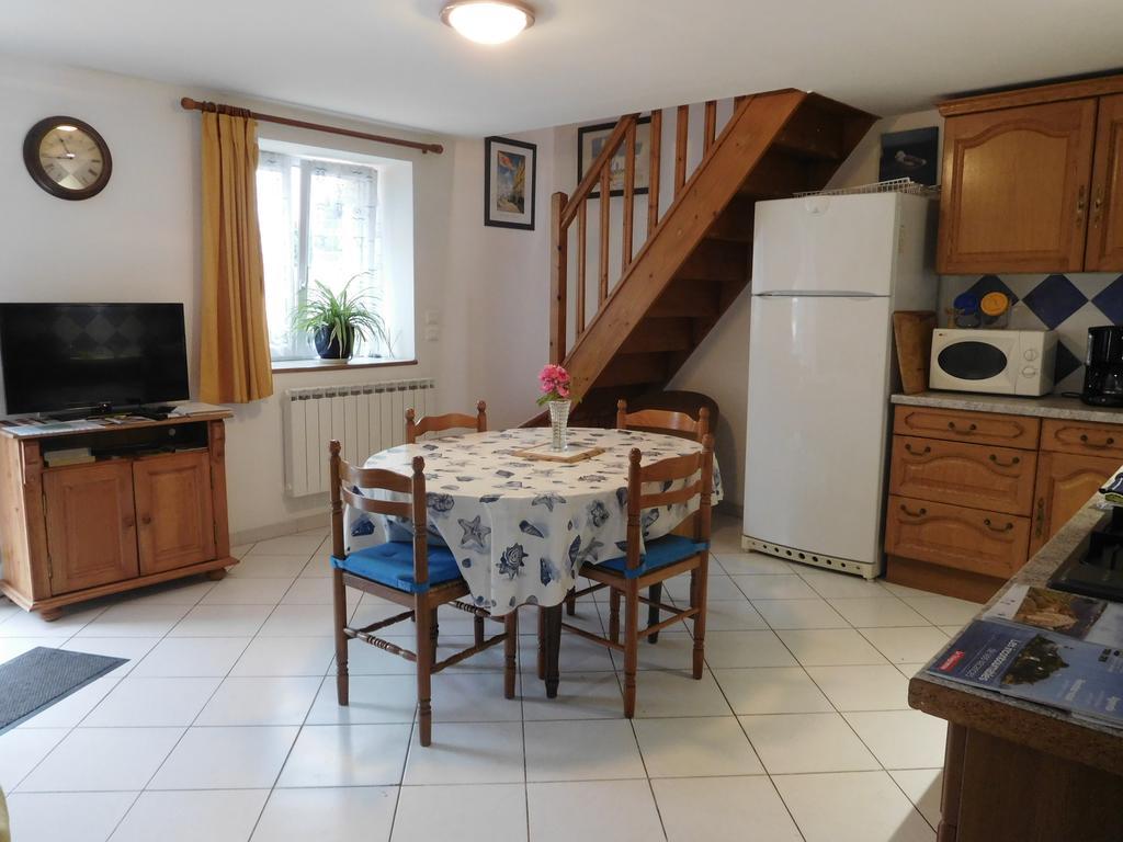 Les Gites De Kerroyal Garlan Esterno foto
