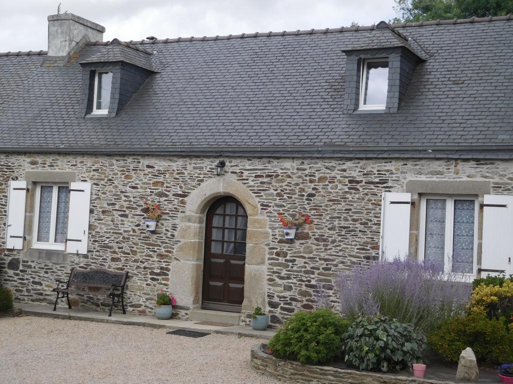 Les Gites De Kerroyal Garlan Esterno foto