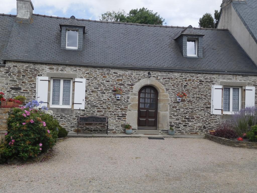 Les Gites De Kerroyal Garlan Esterno foto