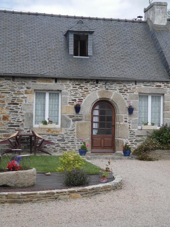 Les Gites De Kerroyal Garlan Esterno foto