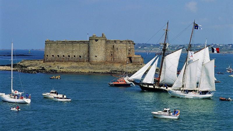 Les Gites De Kerroyal Garlan Esterno foto